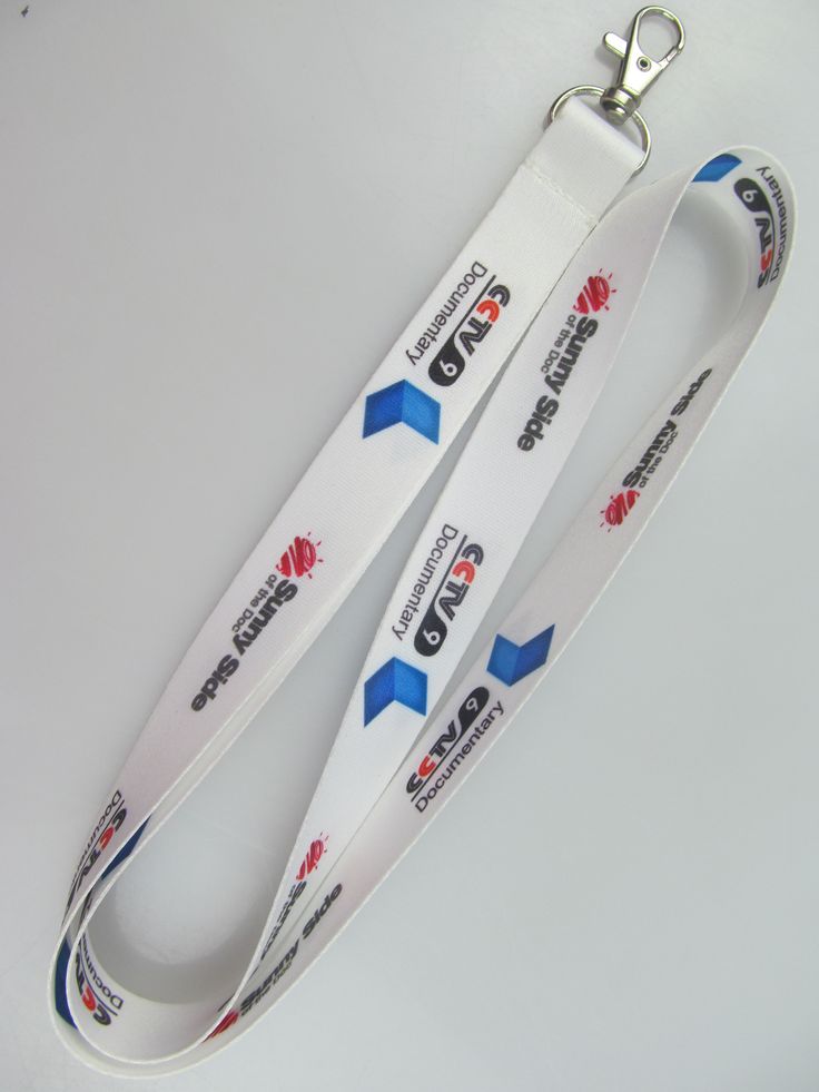 Event lanyards with safety clips